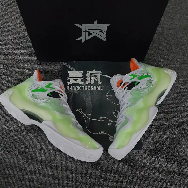 安踏要疯狂潮4「疯起云涌」.从2017年起,安踏"要疯"在每 - 抖音