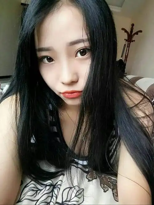 清纯萌妹晒生活照最爱游戏竟是天使圣域