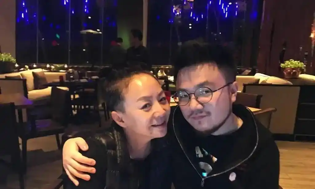 公开承认另遇真爱,离婚后得知被骗,宋丹丹与前夫英达现状如何