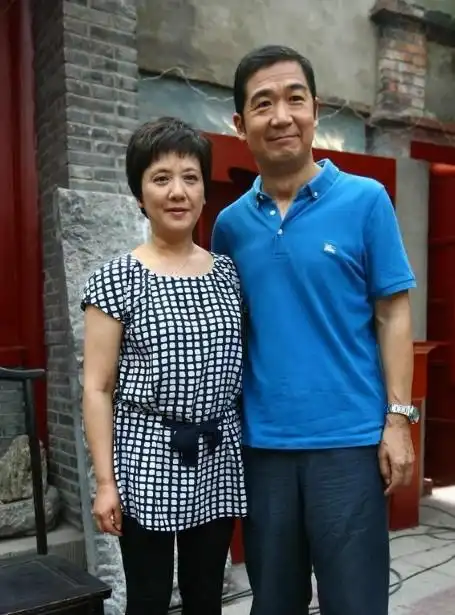 邓婕年轻时那么美,已经完美的从演员转型到制片人