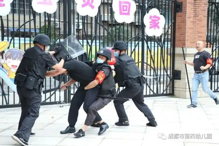 防恐防暴勤演练提高意识避风险