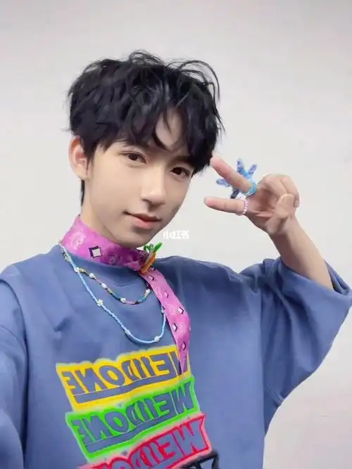 贺峻霖的桃花眼也太漂亮了吧