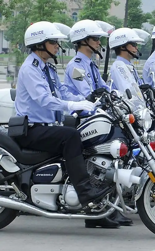 穿马靴的交通巡警