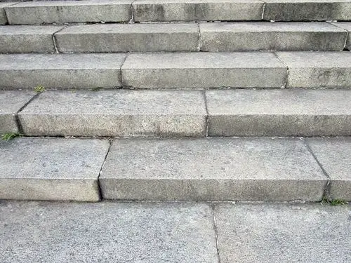 台阶的意思正屋大门前几步台阶好二步台阶进屋的含义三步台阶进屋的