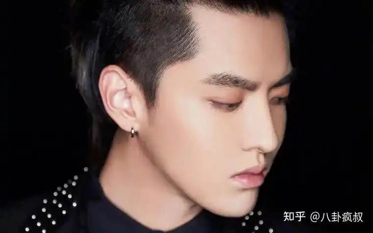 吴亦凡为报答狱友给人写歌已当班长