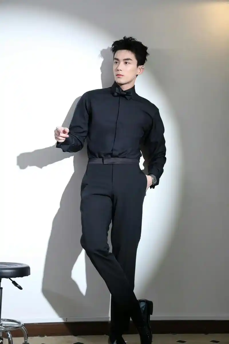 上班图鉴花絮.#吴磊 #吴磊工作室 #吴磊上班路透