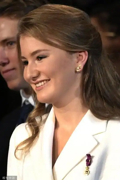 比利时伊丽莎白公主迎18岁生日,获利奥波德勋章,10岁开始学中文