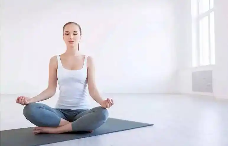 盘腿打坐益处多!60岁开练也不晚!