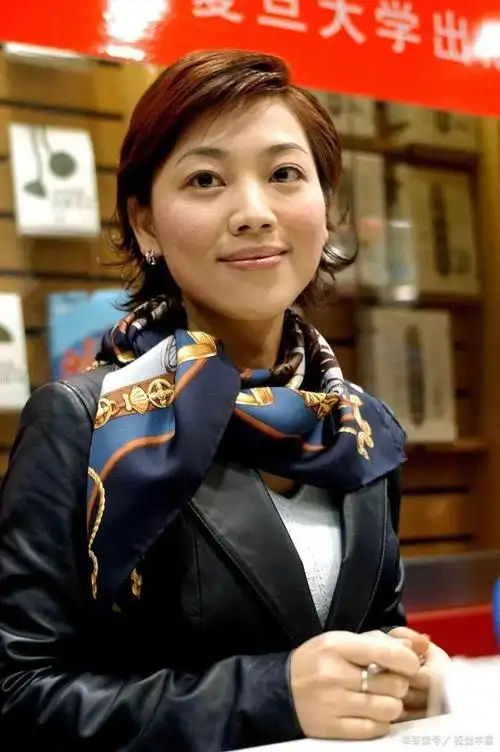 央视才女劳春燕:比董卿都优秀,曾坦言:成为高考状元在意料之中