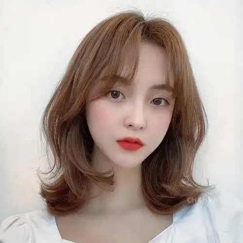 瓜子脸的女性发型别乱剪看看这几种让你美出新高度