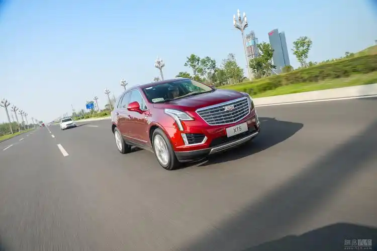 添力增程 试驾凯迪拉克xt5轻混合动力版
