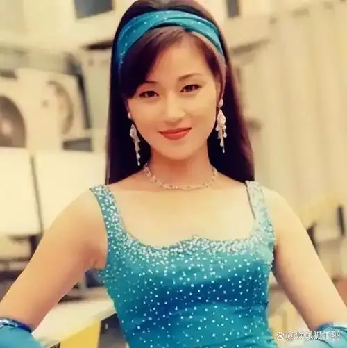 万绮雯曾非甄子丹不嫁与陈十三相识七天闪婚50岁风采依旧