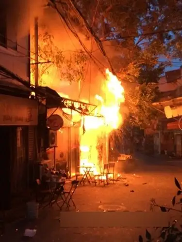 杭州一城中村群租房起火 火势猛烈 谊信ava(艾华)吸气式感烟火灾探测