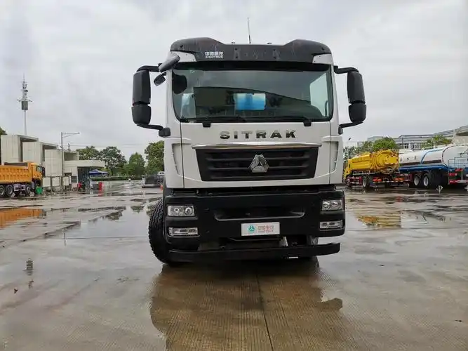 无渗透的高端汕德卡污泥自卸车