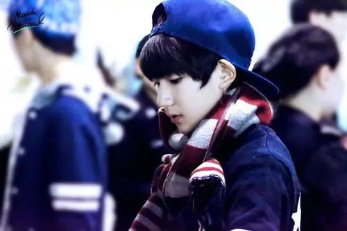 [tfboys][分享]161222 王源戴围巾合集 粉丝:突然有想做围巾的冲动