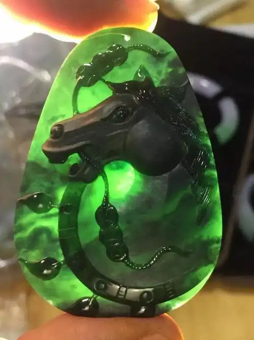 你见过最贵的玉石是?一直欣赏下这一小块十几万元