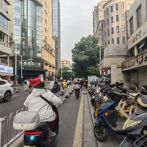 【10图】秦淮区新街口核心商圈300平纯一层旺铺消费能力强人流量大