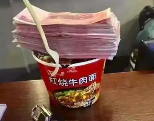 "朋友圈泡面炫富大赛"正在进行,看到第7位,网友:实在惹不起