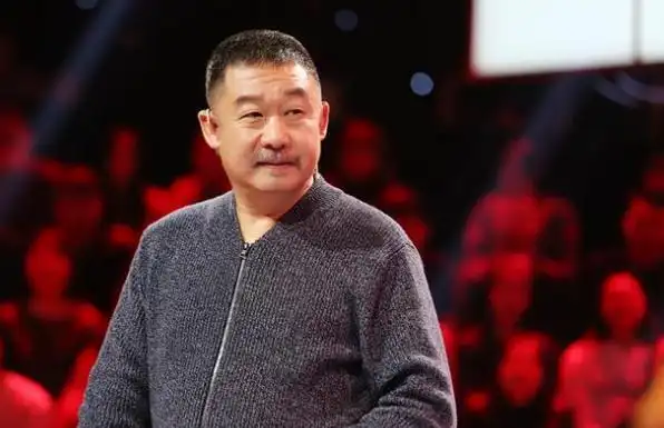 他因参演了电影瞬间走红,获得"最佳男演员"称号,实力派老戏骨