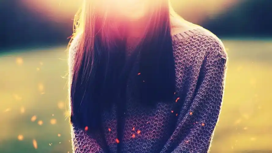 清纯长发美女桌面壁纸