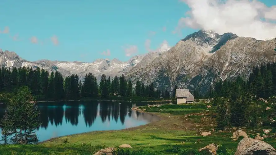 绿色养眼山水风景桌面壁纸