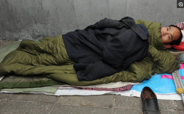 流浪汉在桥洞中生活三年,曾挽救过多条人命