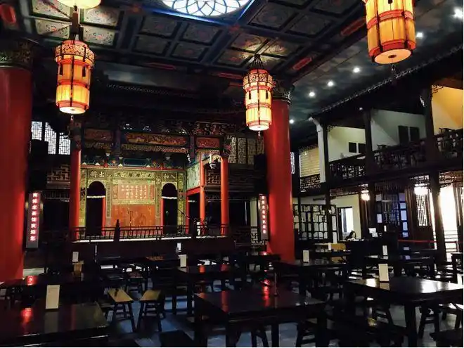 作为华北第三大城市民国时期济南城也很繁华吹拉弹唱到处都有