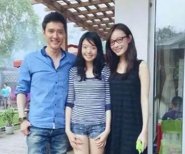 王中磊女儿王文也:从不可一世的百亿千金,到讨好网友的落难公主