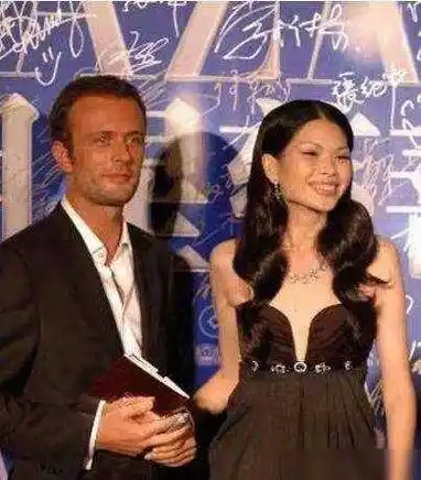 出身农村,倒追国外贵族老公,"丑模"吕燕的故事远比你想的精彩_生活