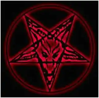 倒十字架喜欢西方的神秘文化,稀奇古怪的符号一部分青年人为了张扬