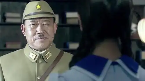 他是一名军官却因为歪嘴的形象演了半辈子的小鬼子