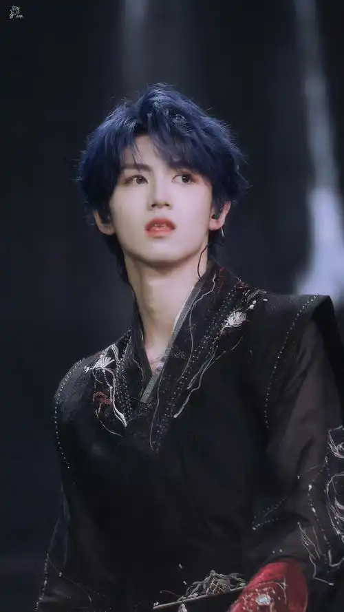 黄海迎接美丽帅气蓝发志鑫9997志鑫世界第一棒 朱志鑫c位出道.