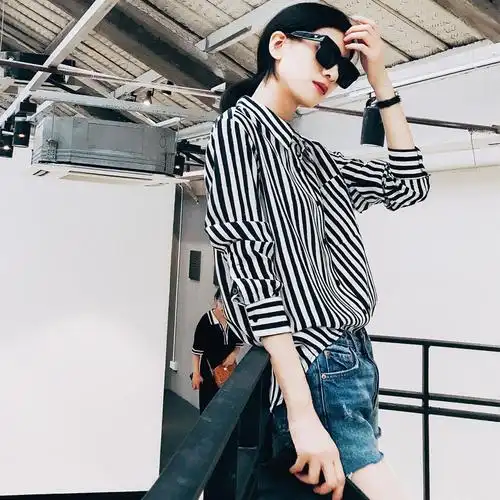 复古条纹真丝衬衫,日常职场的气质穿搭
