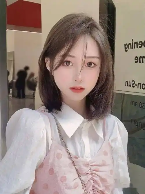 2021年流行 "中发碎剪"_发型