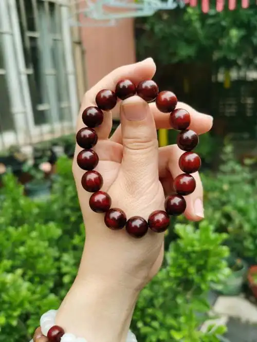 小叶紫檀圆珠手串