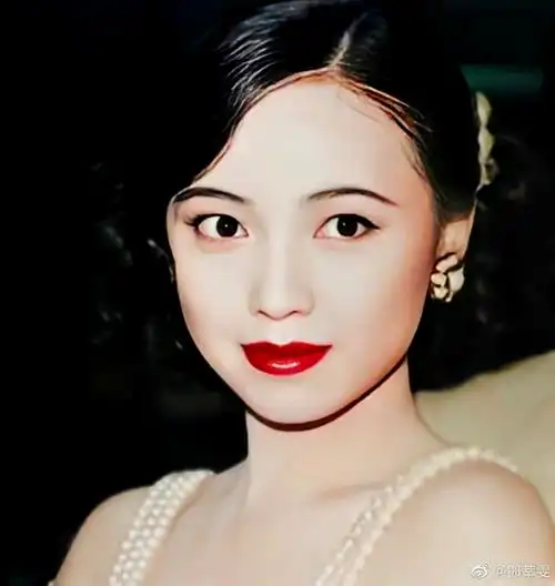 邓萃雯是不是娃娃脸啊