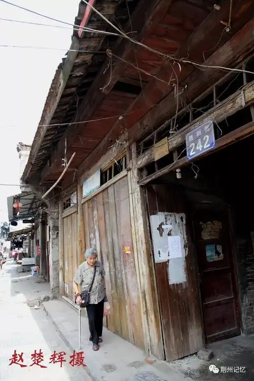 余上沅故居荆州市优秀历史建筑胜利街242号是中国著名戏剧教育家,理论