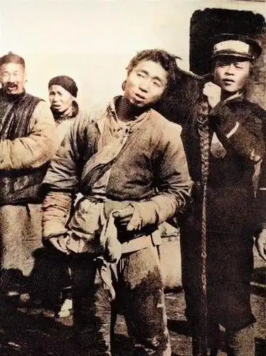 清末民初上色老照片,清朝自制蒸汽机,维新军在进行训练|民国|维新