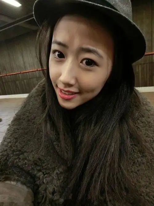 火爆网络清纯人大女神康逸琨 高清图片集合