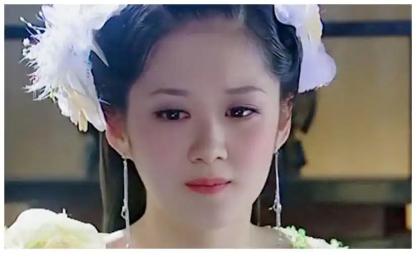 司徒静其实换过很多套漂亮的女装?