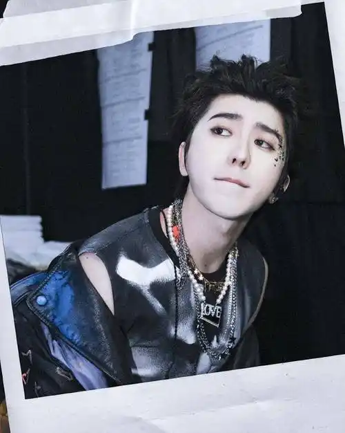 蔡徐坤与未成年床照流出,不雅照让人脸红,比吴亦凡性侵过犹不及_事情