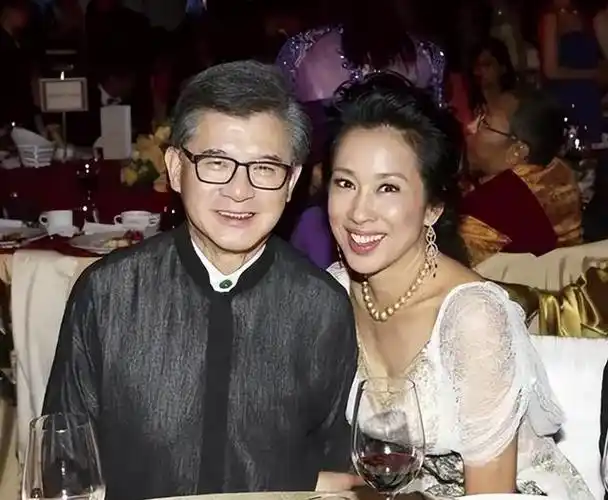 两嫁豪门的朱玲玲,2个姐姐比她还美,老公也一个比一个有钱