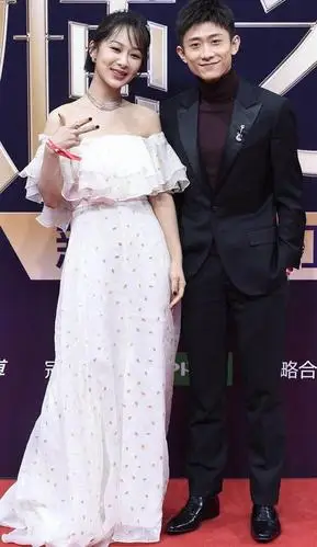 杨紫-欧豪《烈火英雄》杨紫不光在电视剧作品中收割男神,在电影作品中