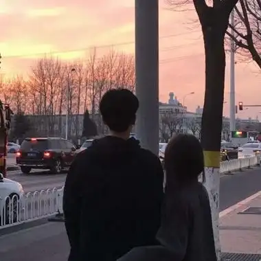 适合官宣超甜的真人情头背影 精选2022真人情头一人一半幸福_情侣头像