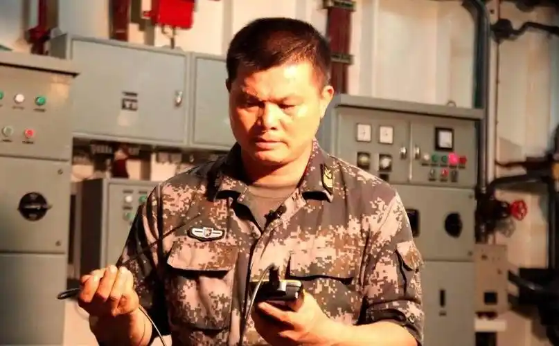 但个别兵王经过组织审批,会延长服役几年,比如南部战区陆军某部的船艇