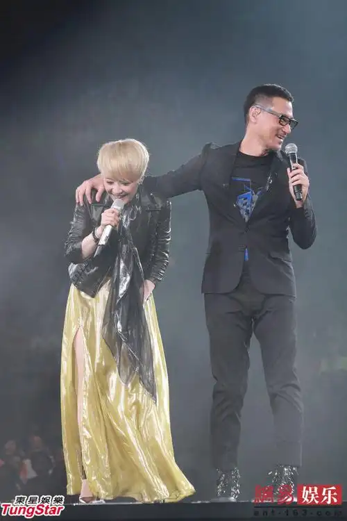 陈慧娴演唱会与张学友当众亲吻(组图)
