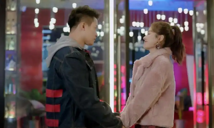 1 / 6 电视剧《爱的厘米》中李贝的父母打着为李贝好的旗号,一直贪图