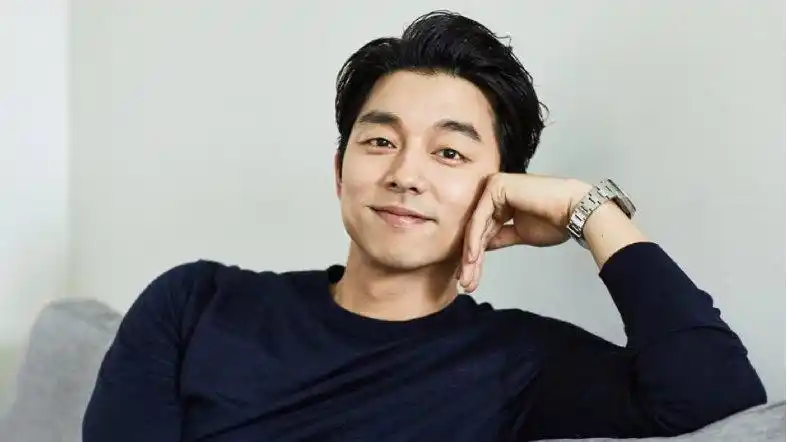 孔刘最新"肌肉照"曝光,腹肌紧实夺人眼球,全靠每天健身3小时