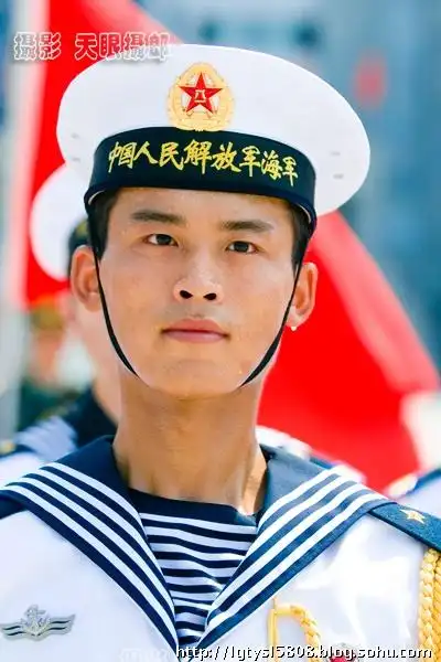 2007,八一换新装的三军仪仗队海军士兵.