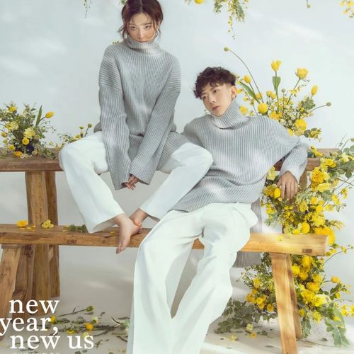 2021年秋季新款毛衣主题情侣外景旅拍写真时尚艺术照影楼拍照服装